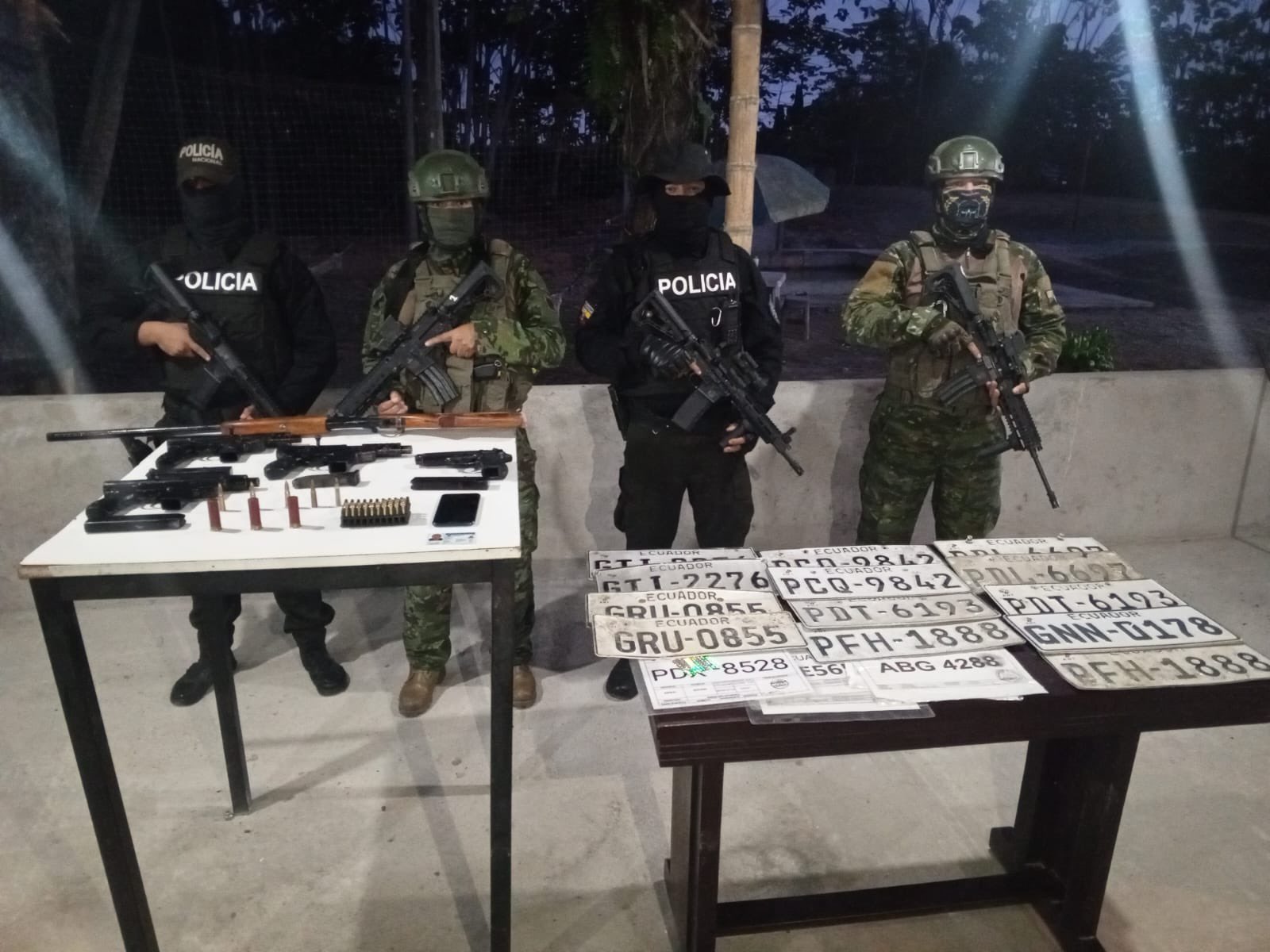 EN MANABÍ SOLDADOS DAN UN DURO GOLPE A DELINCUENTES QUE SE DEDICABAN A VARIOS DELITOS.