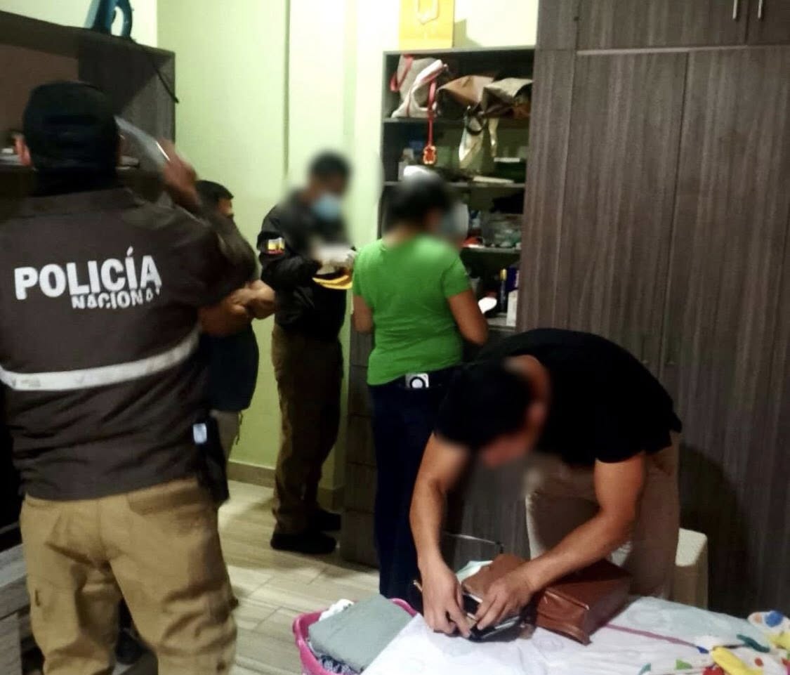 EN MANABÍ, FISCALÍA Y POLICÍA ALLANAN VIVIENDAS DE FUNCIONARIOS JUDICIALES.-