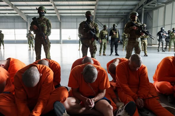 PRESIDENTE NOBOA ANUNCIA EL TRASLADO A LA CÁRCEL DE MÁXIMA SEGURIDAD "DEL ENCUENTRO", A 300 PPL