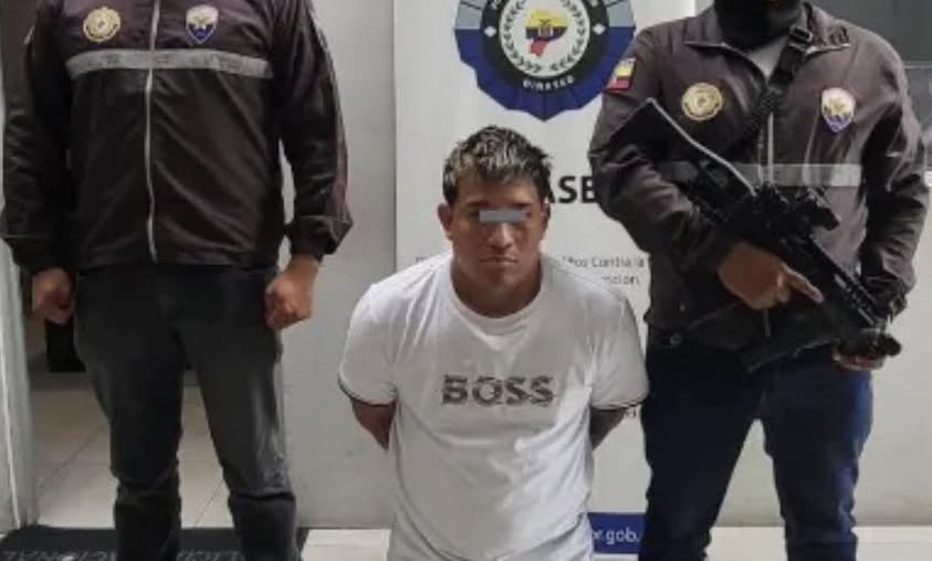 POLICÍA DETIENE ALIAS “PAN VIEJO” LIDER DE LOS LOBOS EN AMBATO.-