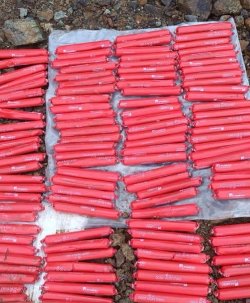 REDES CLANDESTINAS DE MINERÍA ILEGAL DESMANTELADAS EN SANTA ISABEL-AZUAY.-