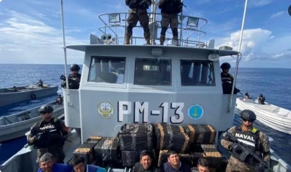 FUERZA NAVAL DE EL SALVADOR CAPTURA A 3 ECUATORIANO, Y 3 MEXICANOS, CON UNA TONELADA DE COCAÍNA