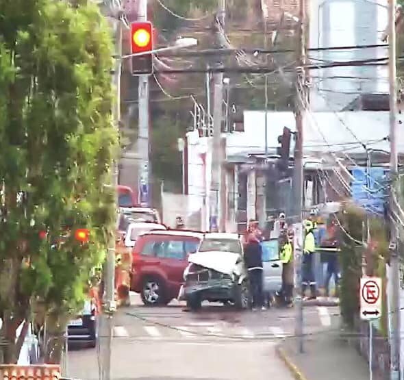 ACCIDENTE DE TRÁNSITO EN AV. HÉROES DE VERDELOMA Y TARQUI, DEJA 3 PERSONAS HERIDAS