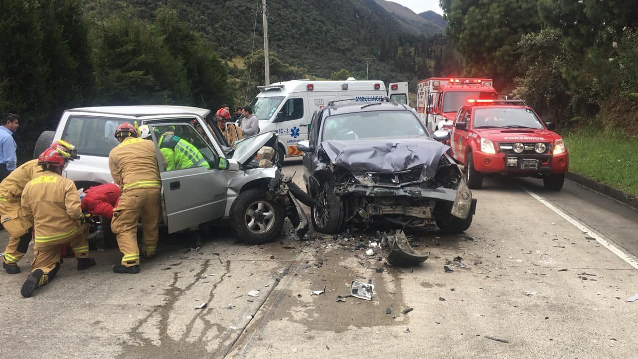 UN ACCIDENTE FRUTO DE LA IMPRUDENCIA, EN EL SECTOR DE LA CUENCA-MOLLETURO, DEJA SALDO DE 6 HERIDOS