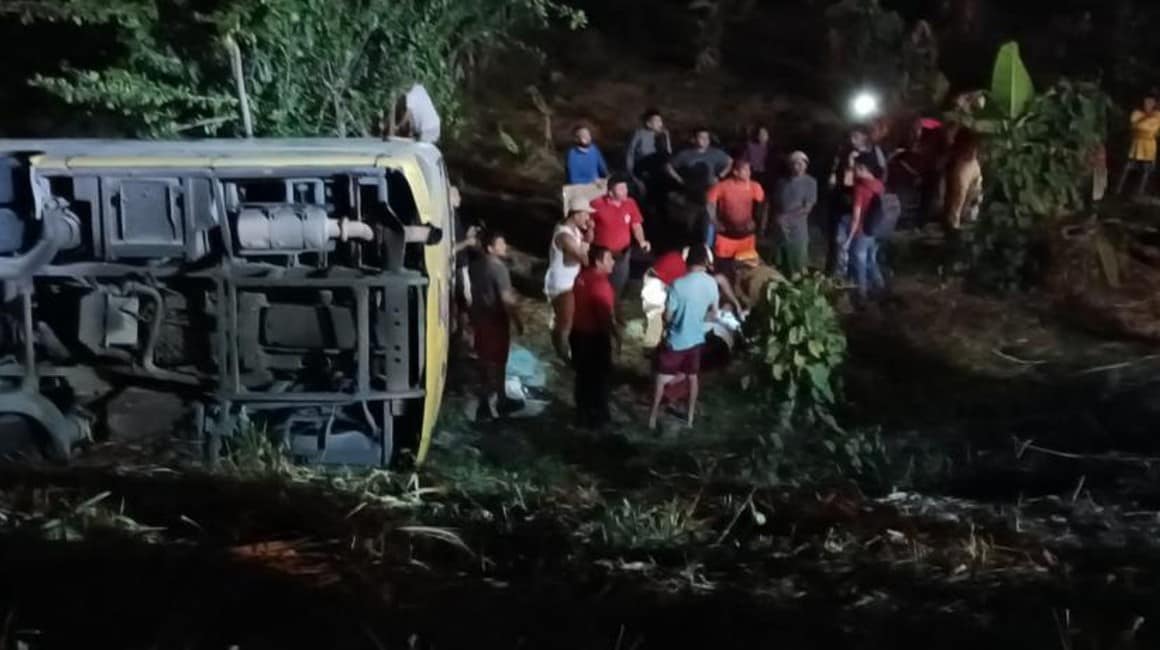 UNA PERSONA MUERE Y 23 HERIDOS EN UN ACCIDENTE DE TRÁNSITO EN CHONE