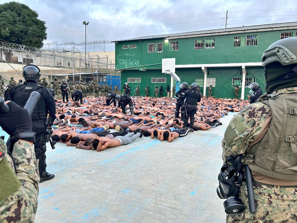 POLICÍA Y FUERZAS ARMADAS HACEN INTERVENCIÓN ESTE 14 DE SEPTIEMBRE EN CÁRCELES DE ESMERALDAS Y GUAYAQUIL