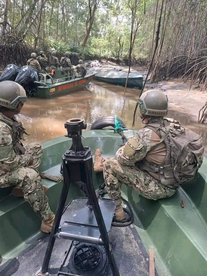 EN OPERATIVO DE CONTROL, FUERZAS ARMADAS ENCUENTRA UN SUMERGIBLE PARA TRASPORTAR DROGA EN ESMERALDAS