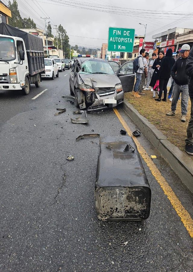 ACCIDENTES DE TRANSITÓ EN AZOGUES HA DEJADO SALDO DE TRES HERIDOS.-