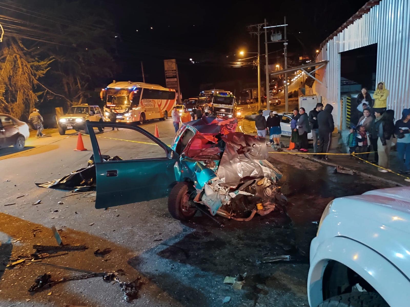 UN ACCIDENTE DE TRÁNSITO EN EL TAMBO, CAÑAR, DEJA SALDO DE TRES FALLECIDOS, Y UNA HERIDA.-