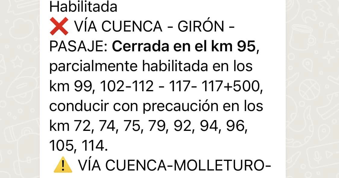 SE REPORTA DESLIZAMIENTO DE TIERRA EN Km. 95 EN LA VÍA CUENCA-GIRÓN-PASAJE.