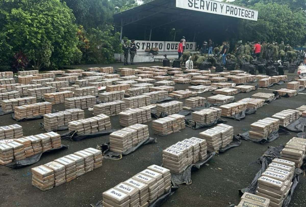 ESTADO ECUATORIANO PROCEDE A LA DESTRUCCIÓN DE LAS 21.5 TONELADAS DE DROGA INCAUTADAS EN VINCES.-