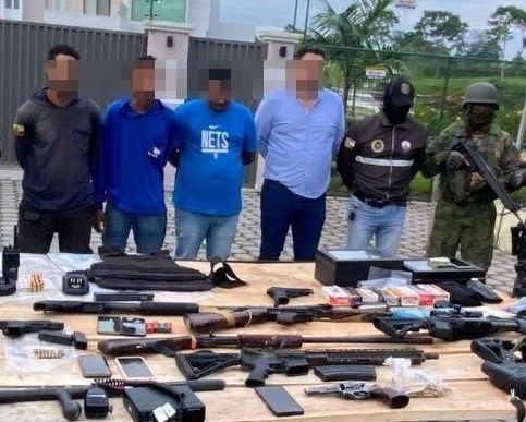 EN SANTO DOMINGO FUERZAS ARMADAS DETIENE A 4 SUJETOS PRESUNTOS MIEMBROS DE UNA BANDA TERRORISTA.-