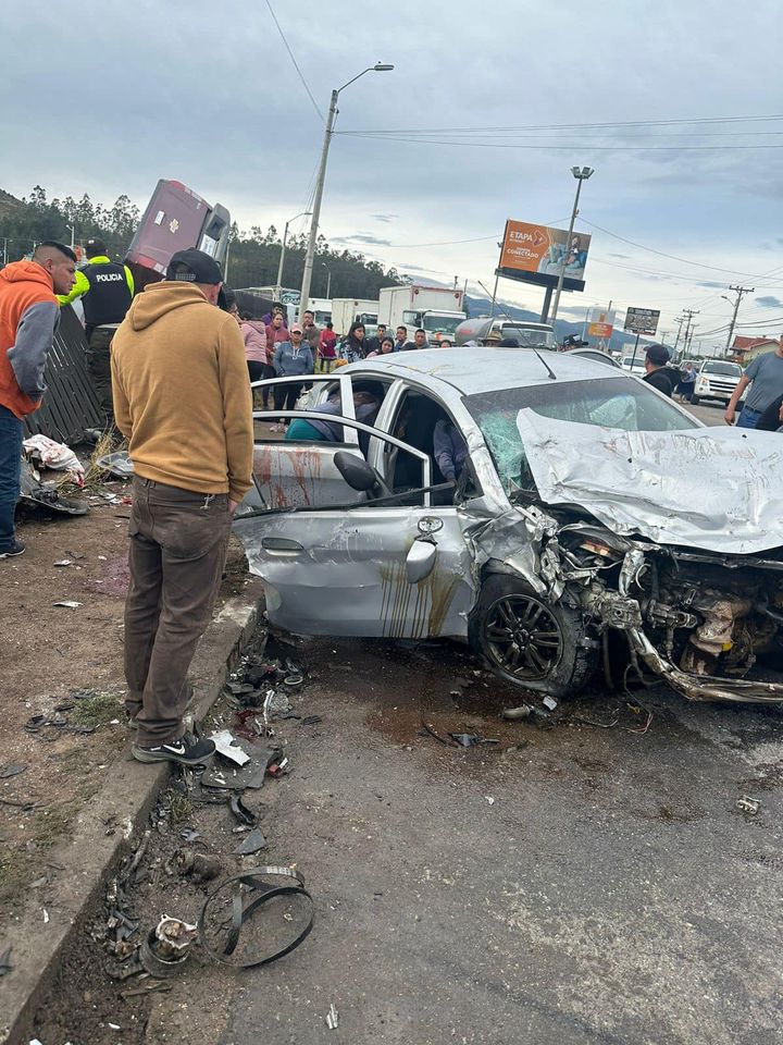 SINIESTRO DE TRÁNSITO EN LA Y DE TARQUI DEJA HASTA EL MOMENTO UNA FALLECIDA.