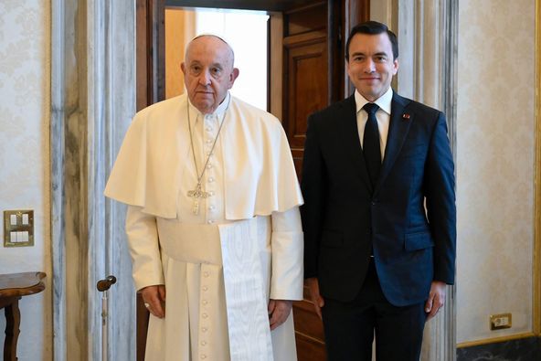 PRESIDENTE NOBOA SE REUNIÓ CON EL PAPA FRANCISCO, PARA EXPONER TEMAS DEL PAÍS.-