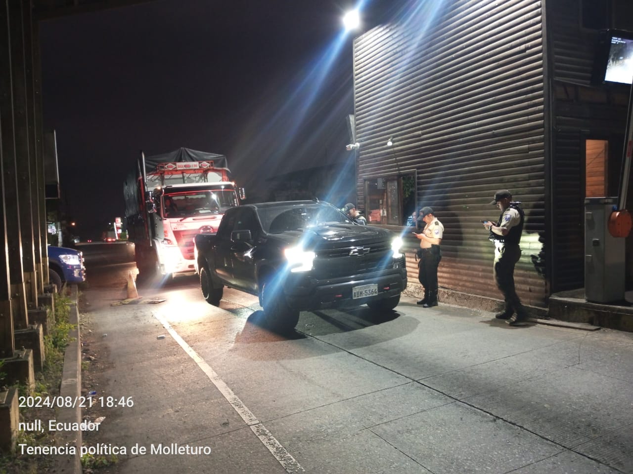 POLICÍA Y CTE REALIZAN CONTROLES EN EL SECTOR TAMARINDO Y EL CAJAS.-