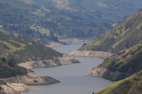 EMBALSE MAZAR PIERDE MÁS DE 10 METROS DE AGUA EN SOLO TRES SEMANAS.